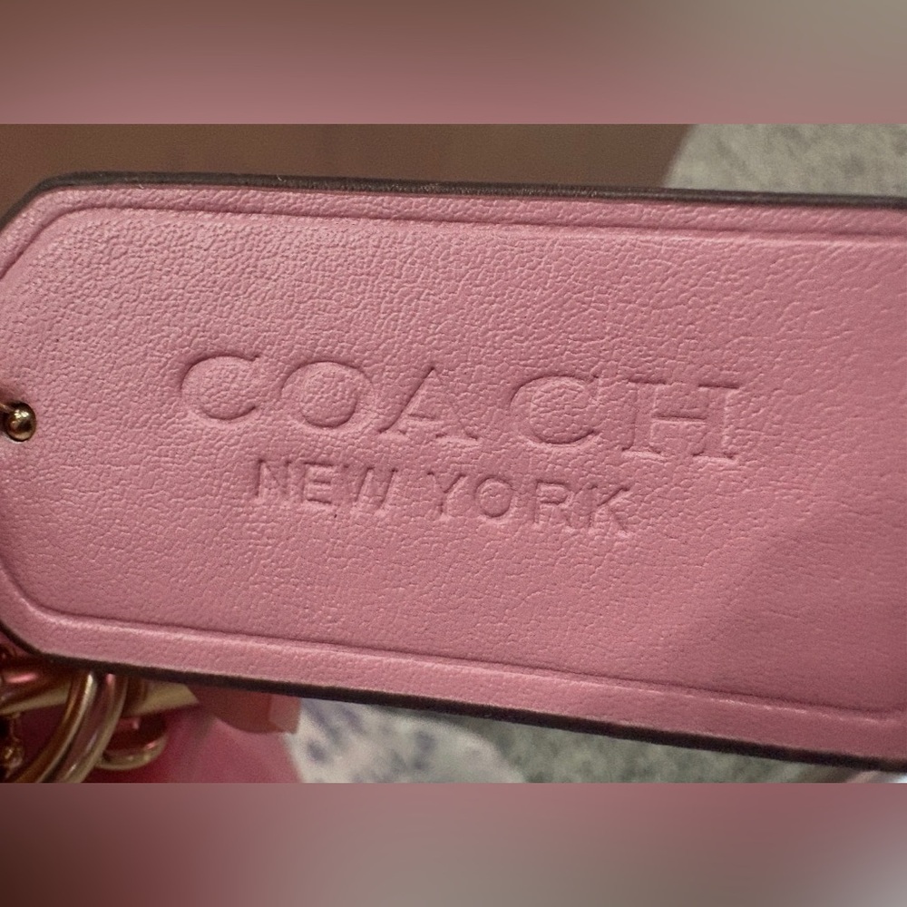 Coach Light Pink Shoulder Bag with Gold Chain - Picture 6 of 6